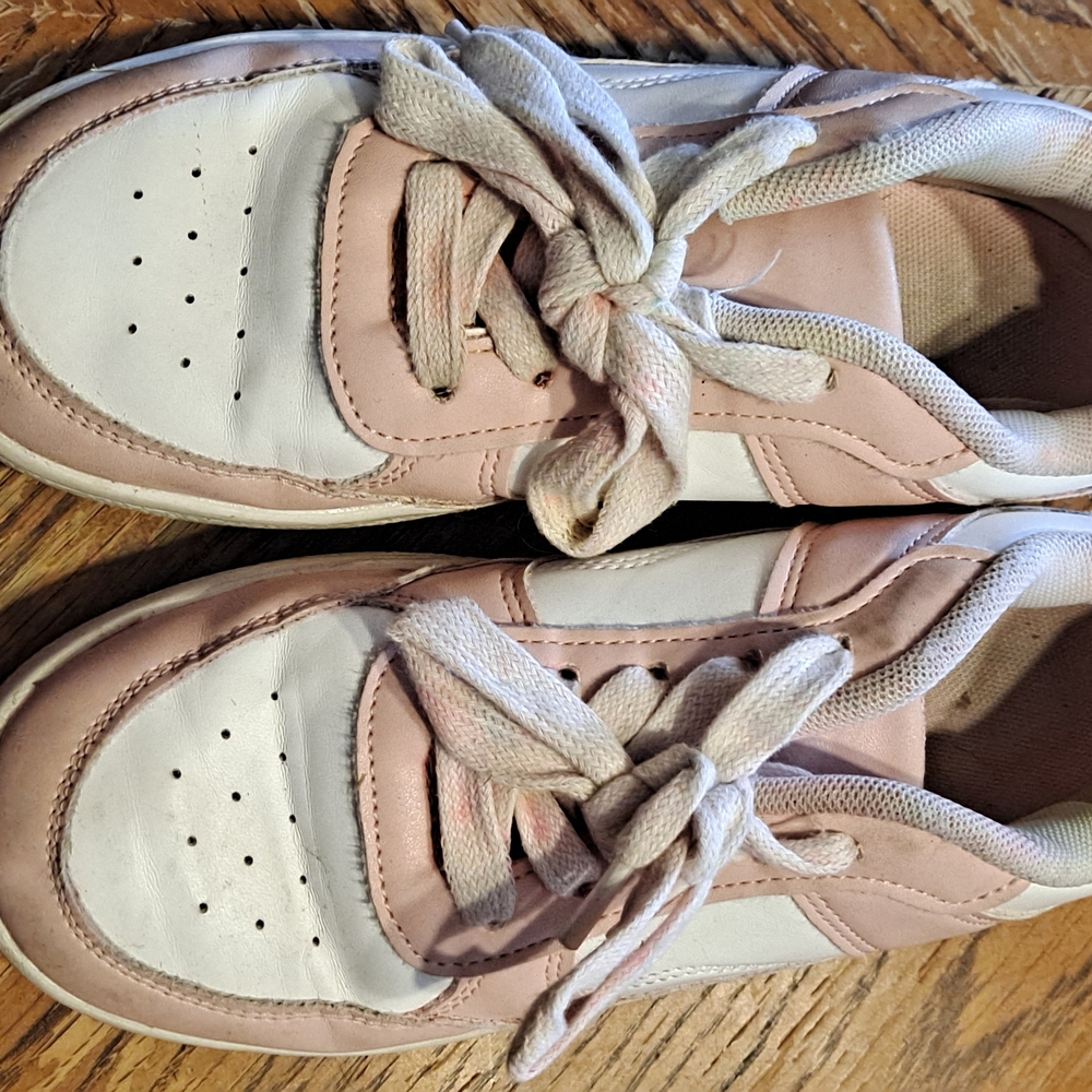 AND1 Women's Low Top Basketball Sneaker - Pink & White 36 US Size 4‎